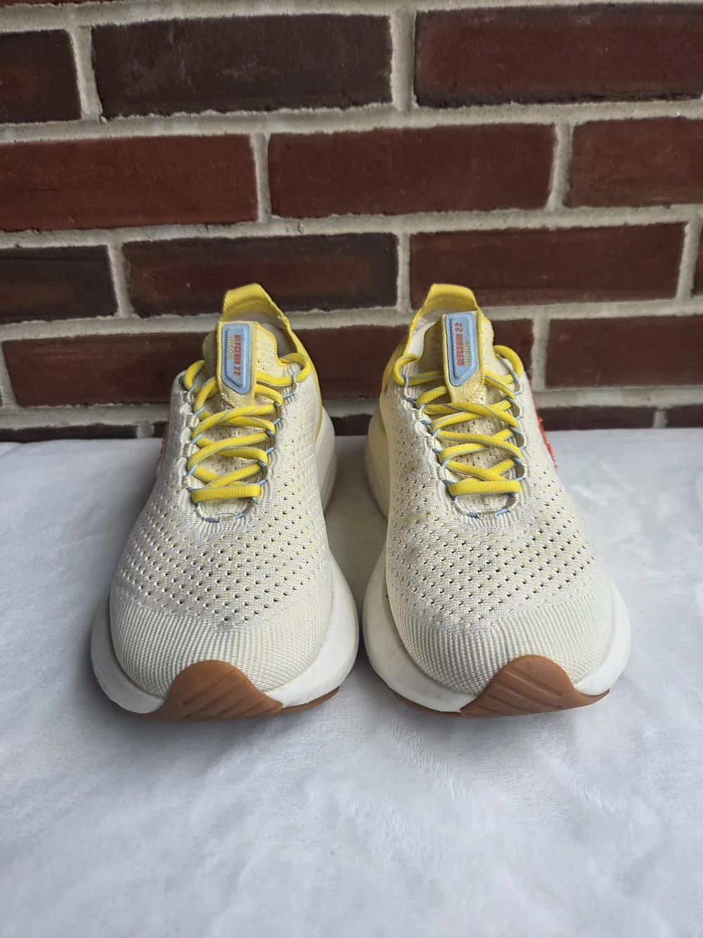 Brooks Glycerin StealthFit 22 Women’s 9.5 Cyber Yellow Running Shoes